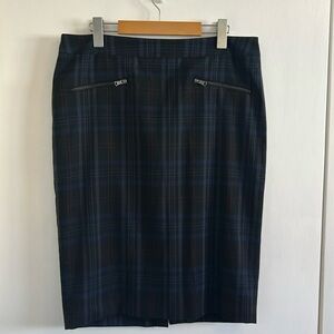 Reitmans VGUC plaid pencil skirt. Blue, black, red and green. Zip in back
